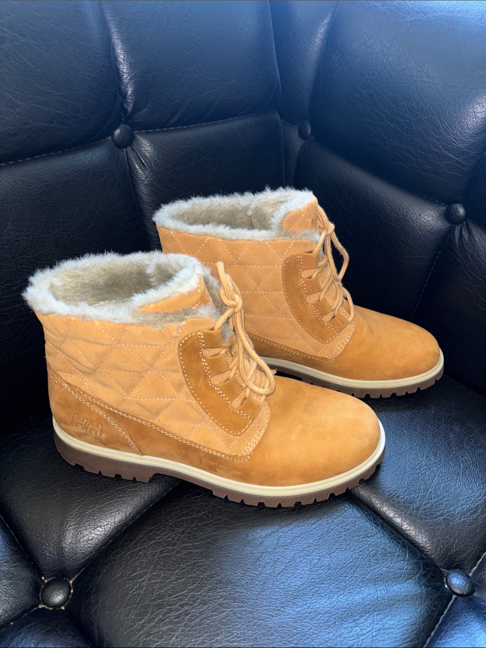 Helly Hansen Boots Women's 7 Vega Nubuck Leather Wheat Natura Waterproof NWOT